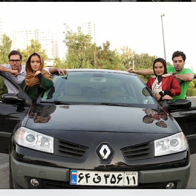 تصویری شخصی از افسانه‌ پاکرو، بازیگر سینما و تلویزیون به همراه محمدعلی خیامی، دانیال عبادی و سولماز آقمقانی