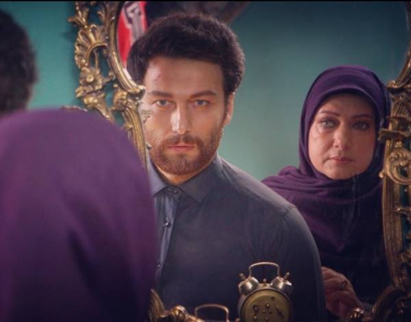 میلاد میرزایی در صحنه سریال تلویزیونی شرم به همراه فریبا متخصص
