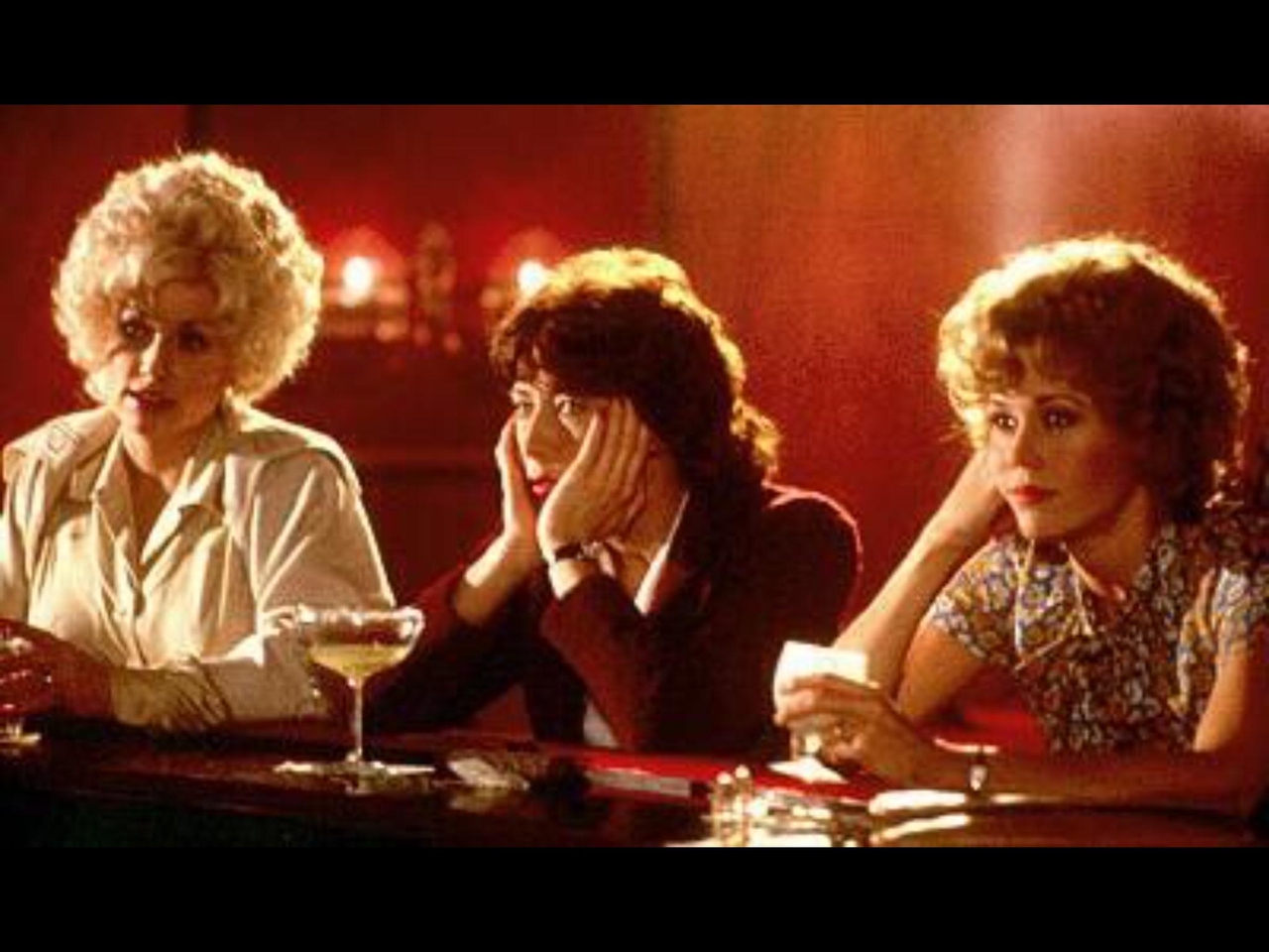 دالی پارتن در صحنه فیلم سینمایی 9 to 5 به همراه Jane Fonda و Lily Tomlin