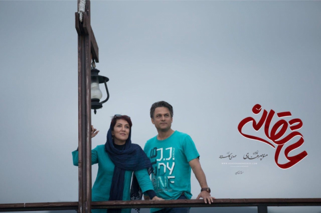 حسین یاری در صحنه سریال شبکه نمایش خانگی عاشقانه به همراه پانته‌آ بهرام