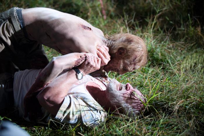 جفری دی مان در صحنه سریال تلویزیونی مردگان متحرک