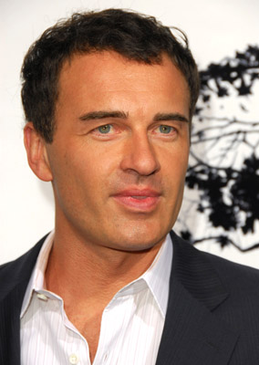 Julian McMahon در صحنه فیلم سینمایی پیش آگاهی