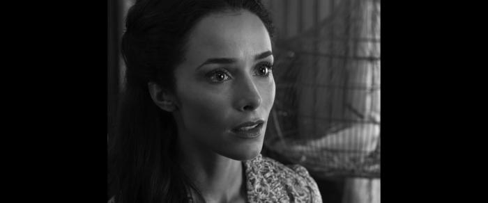 Abigail Spencer در صحنه فیلم سینمایی آزِ بزرگ و قدرتمند