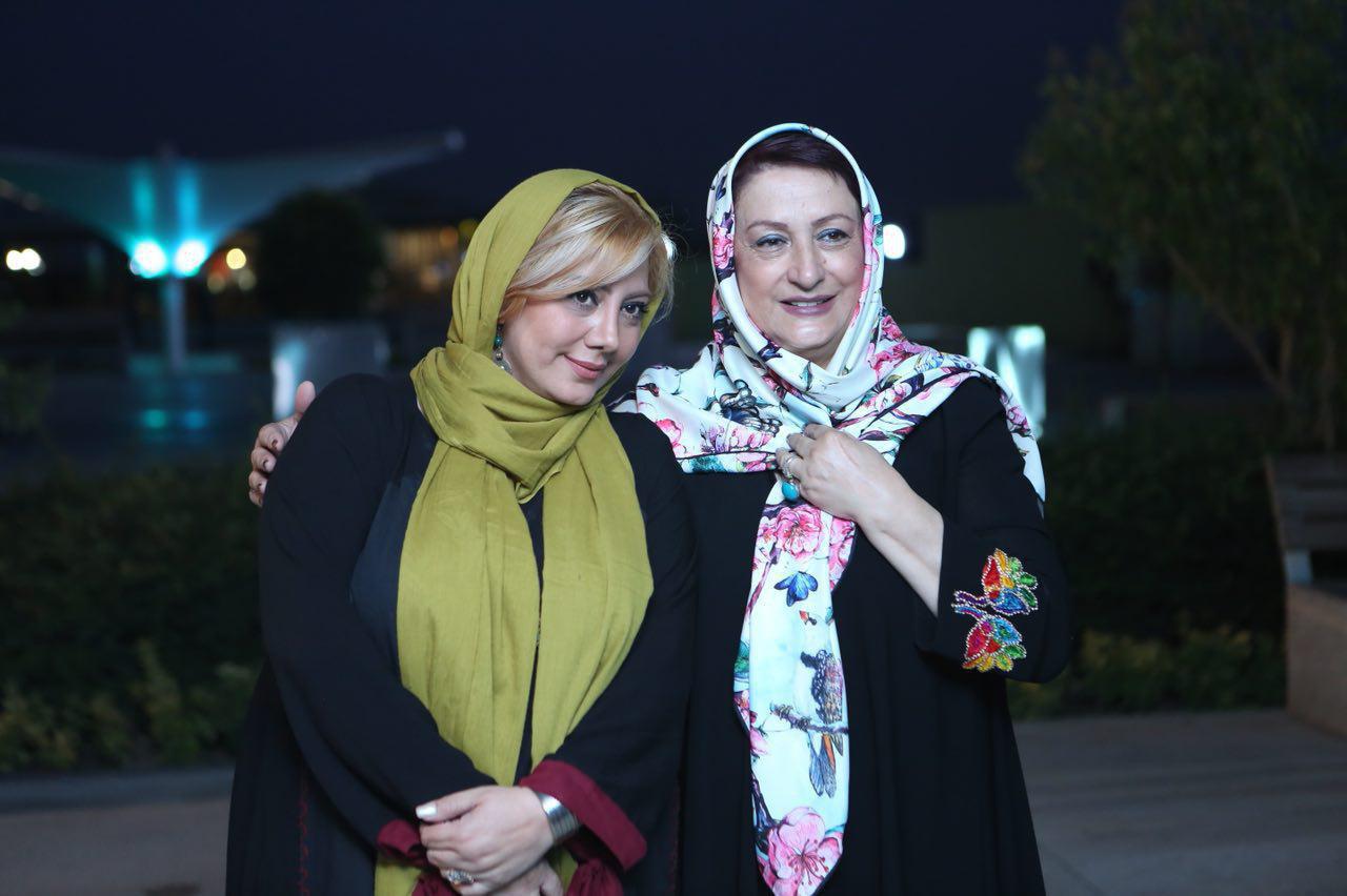 زهرا داوودنژاد در اکران افتتاحیه فیلم سینمایی شماره 17 سهیلا به همراه مریم امیرجلالی