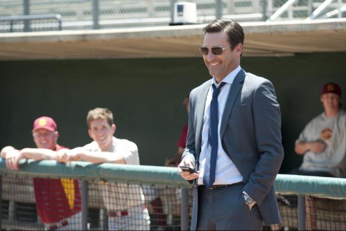 Jon Hamm در صحنه فیلم سینمایی Million Dollar Arm