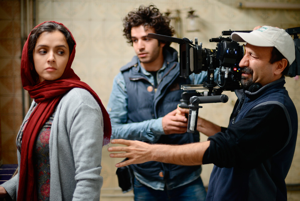 ترانه علیدوستی در پشت صحنه فیلم سینمایی فروشنده به همراه اصغر فرهادی