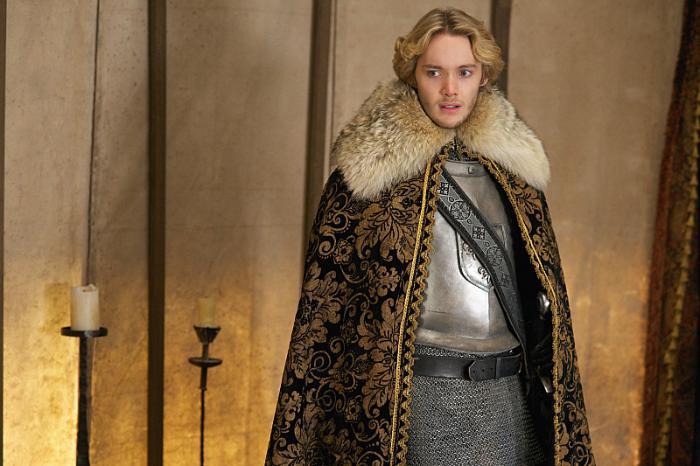 Toby Regbo در صحنه سریال تلویزیونی سلطنت