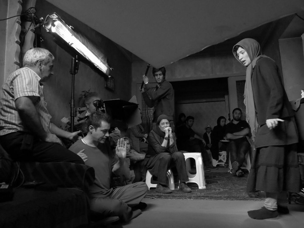 نگار جواهریان در پشت صحنه فیلم سینمایی حوض نقاشی به همراه سید‌شهاب حسینی