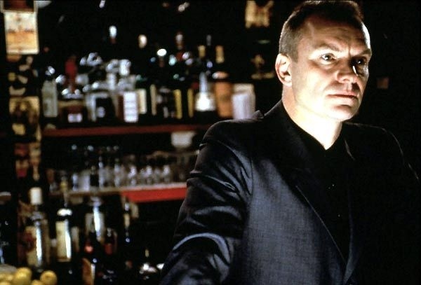 Sting در صحنه فیلم سینمایی قفل، انبار و دو بشکه باروت