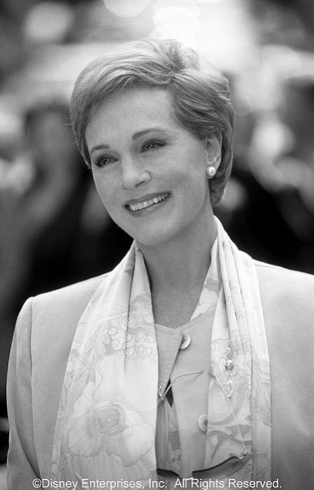 Julie Andrews در صحنه فیلم سینمایی دفتر خاطرات شاهزاده خانم