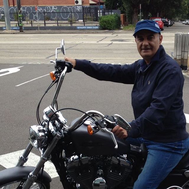 تصویری شخصی از علی عمرانی، بازیگر و کارگردان سینما و تلویزیون