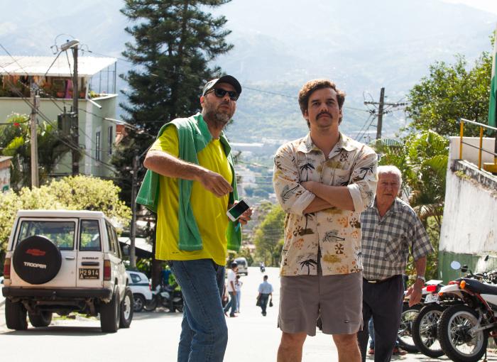 José Padilha در صحنه سریال تلویزیونی نارکس به همراه Wagner Moura