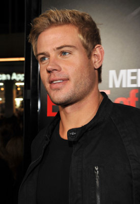 Trevor Donovan در صحنه فیلم سینمایی لبه تاریکی