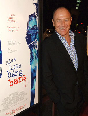 Corbin Bernsen در صحنه فیلم سینمایی بوس بوس بنگ بنگ