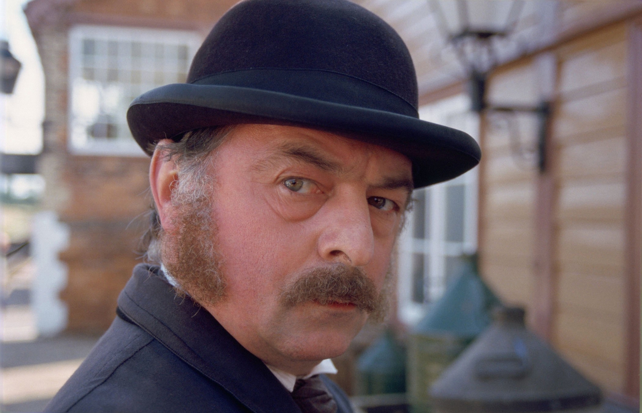  سریال تلویزیونی He Knew He Was Right با حضور Ron Cook