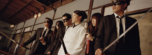 چیاکی کوری یاما در صحنه فیلم سینمایی بیل را بکش: قسمت اول به همراه لوسی لیو