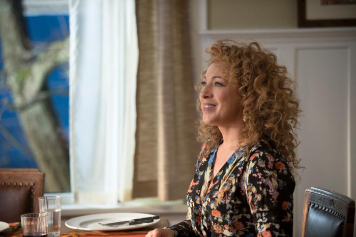 Alex Kingston در صحنه سریال تلویزیونی پیکان