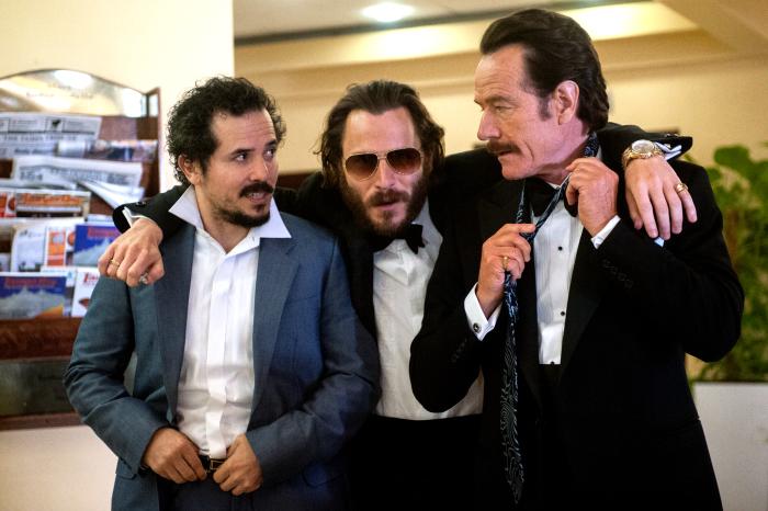 Rubén Ochandiano در صحنه فیلم سینمایی نفوذی به همراه جان لگویزمائو و برایان کرانستون