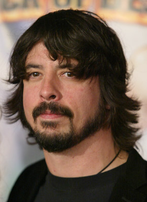 Dave Grohl در صحنه فیلم سینمایی Tenacious D in The Pick of Destiny