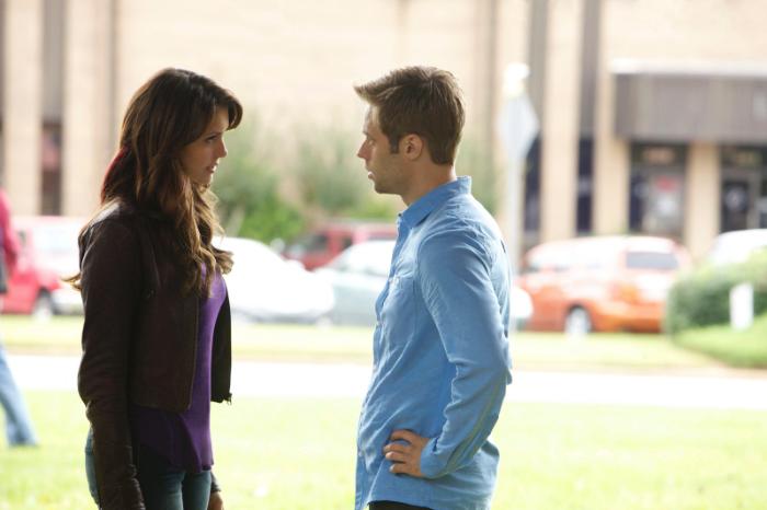 Shaun Sipos در صحنه سریال تلویزیونی خاطرات خون آشام به همراه Nina Dobrev