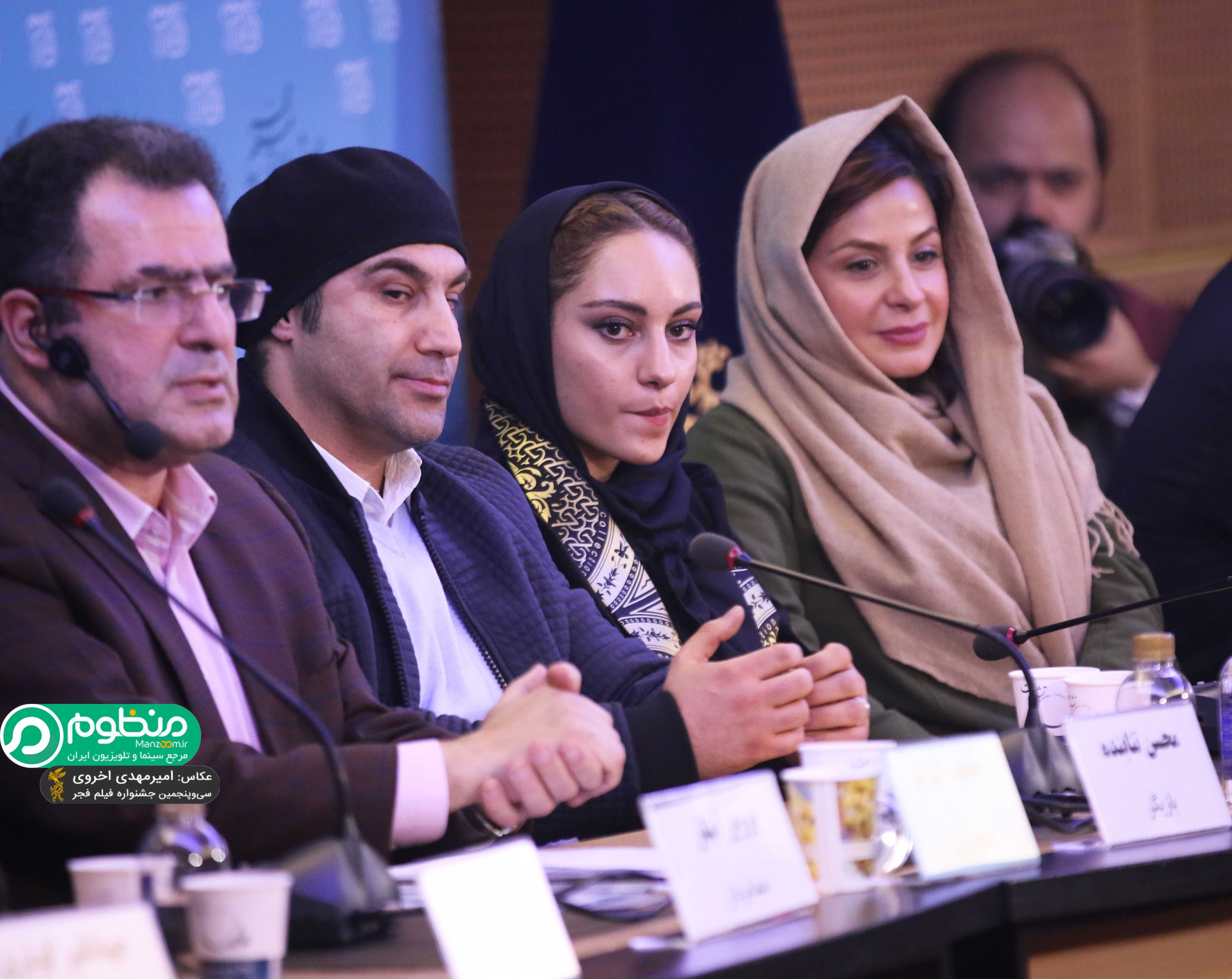 محسن تنابنده در نشست خبری فیلم سینمایی فراری به همراه سیما تیرانداز و ترلان پروانه