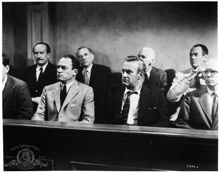 ای. جی. مارشال در صحنه فیلم سینمایی 12 مرد خشمگین به همراه جورج واسکوچ، لی جی. کاب، هنری فوندا، اد بگلی و جان فیدلر