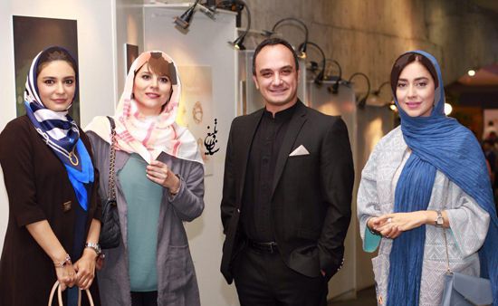 سحر دولتشاهی در فرش قرمز فیلم سینمایی بارکد به همراه بهاره کیان‌افشار، لیندا کیانی و احسان کرمی
