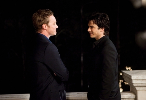 David Anders در صحنه سریال تلویزیونی خاطرات خون آشام به همراه Ian Somerhalder