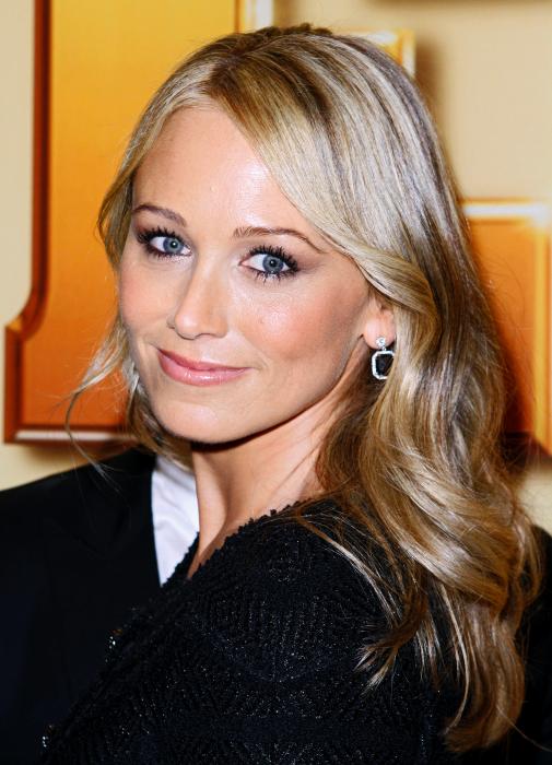 Christine Taylor در صحنه فیلم سینمایی سرقت از برج