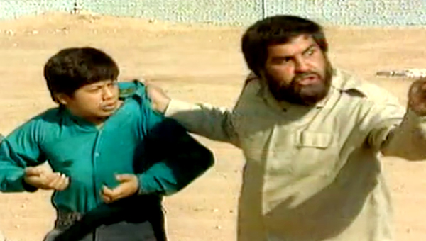 محسن خرم‌دره در صحنه سریال تلویزیونی بهترین تابستان من به همراه علی صادقی