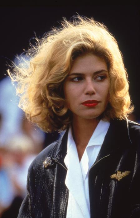 Kelly McGillis در صحنه فیلم سینمایی تاپ گان