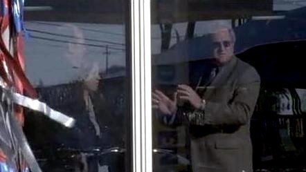 Brad Leland در صحنه سریال تلویزیونی جمعه شب های روشن