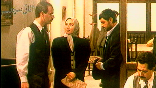 صبا کمالی در صحنه سریال تلویزیونی کیف انگلیسی به همراه علی مصفا