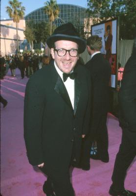 Elvis Costello در صحنه فیلم سینمایی آستین پاورز: جاسوسی که من را تکان داد