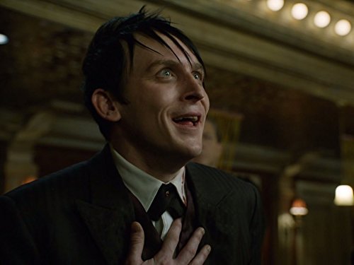 Robin Lord Taylor در صحنه سریال تلویزیونی گاتهام