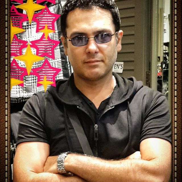 تصویری شخصی از کوروش تهامی، بازیگر سینما و تلویزیون