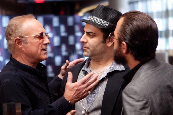 Jason Antoon در صحنه فیلم سینمایی Middle Men به همراه جیمز کان و Giovanni Ribisi