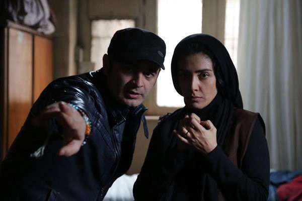 رحیم طوفان در پشت صحنه فیلم سینمایی یک کیلو و بیست و یک گرم به همراه لیلا زارع