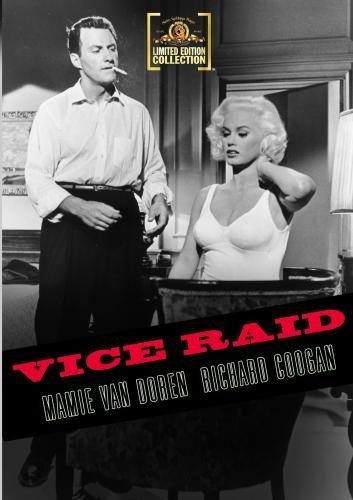 Brad Dexter در صحنه فیلم سینمایی Vice Raid به همراه Mamie Van Doren