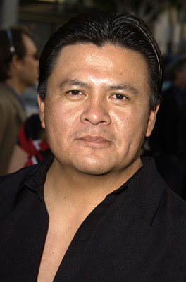 Roger Willie در صحنه فیلم سینمایی نجواگران باد