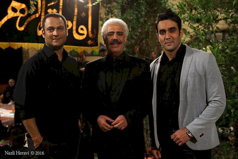 کاظم بلوچی در صحنه سریال تلویزیونی برادر به همراه پوریا پورسرخ و حسین یاری