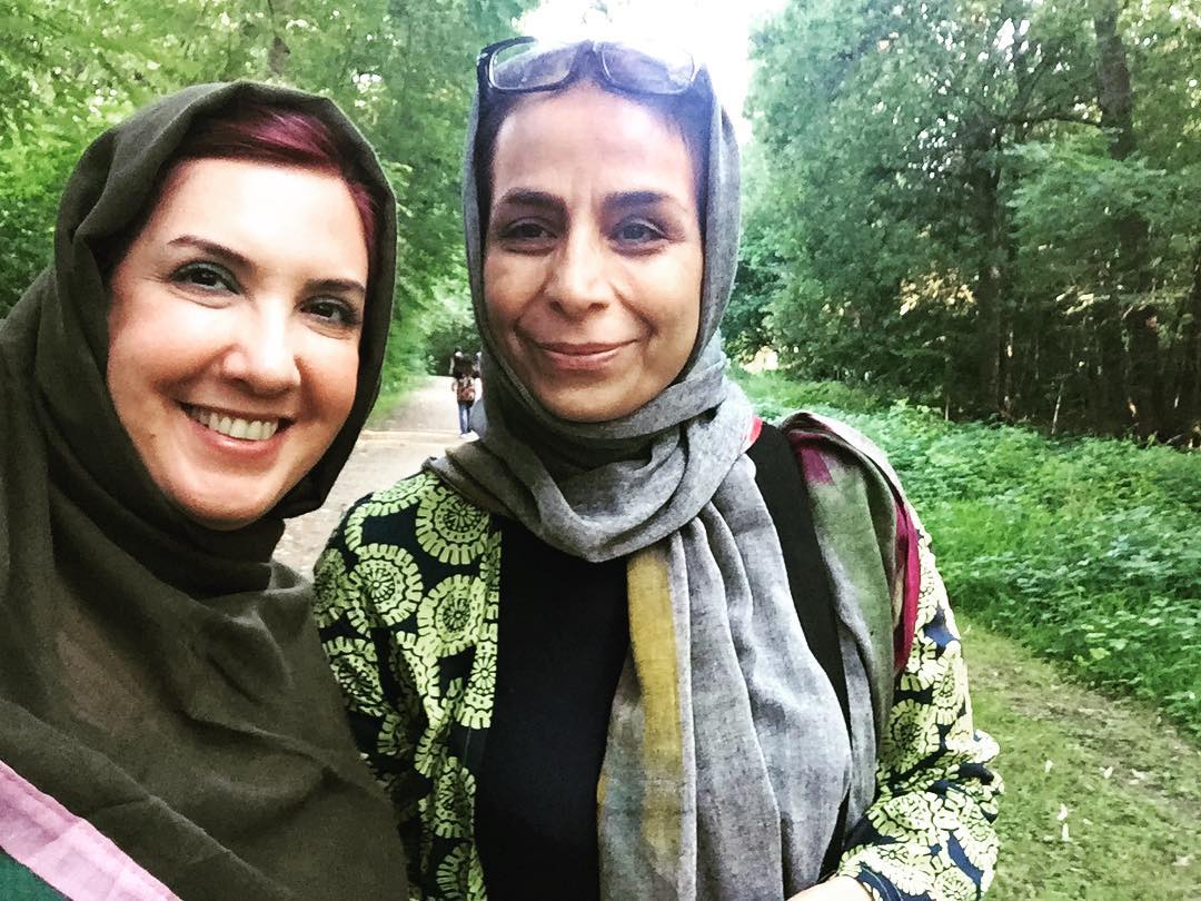 تصویری از پریسا مقتدی، بازیگر سینما و تلویزیون در پشت صحنه یکی از آثارش