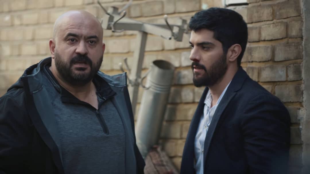 تصویری از محمد حاج بابا، بازیگر سینما و تلویزیون در پشت صحنه یکی از آثارش