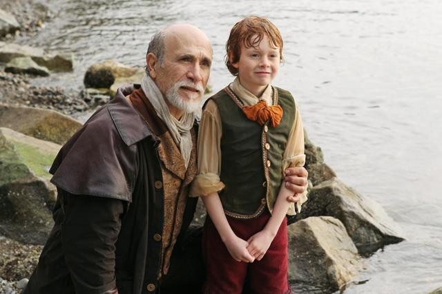 Tony Amendola در صحنه سریال تلویزیونی روزی روزگاری به همراه Jakob Davies