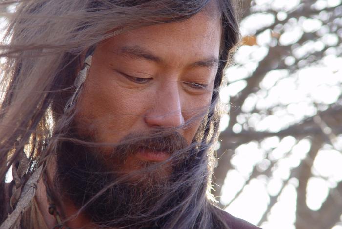 Tadanobu Asano در صحنه فیلم سینمایی مغول