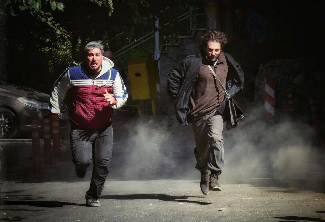 محسن کیایی در صحنه فیلم سینمایی چهارراه استانبول به همراه بهرام رادان