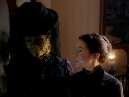 Neve McIntosh در صحنه سریال تلویزیونی Doctor Who