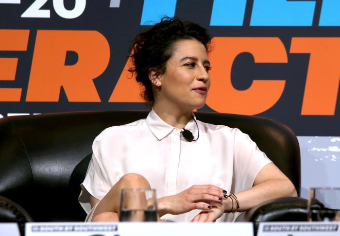 Ilana Glazer در صحنه سریال تلویزیونی Broad City