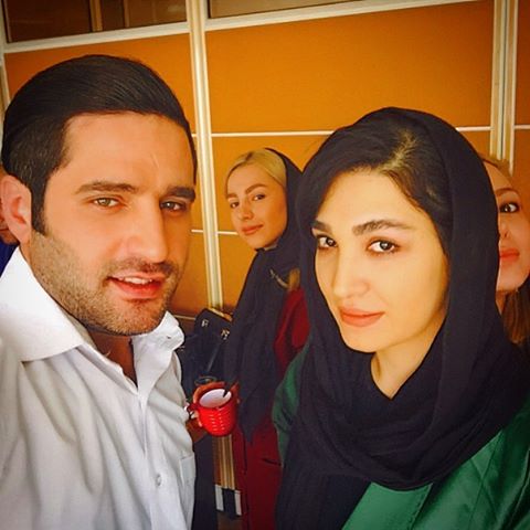 بهناز توسلی در پشت صحنه سریال تلویزیونی در حاشیه 1 به همراه پوریا ایرایی و جوانه دلشاد