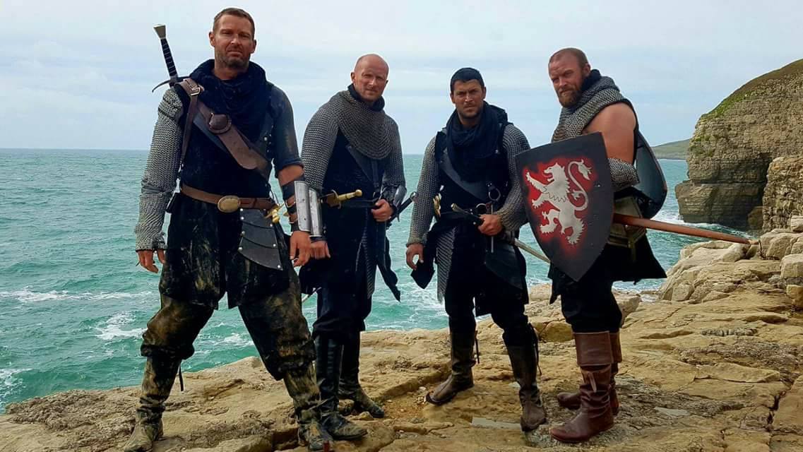 Ben Loyd-Holmes در صحنه فیلم سینمایی Knights of the Damned به همراه Ross O'Hennessy، Adrian Bouchet و Silvio Simac